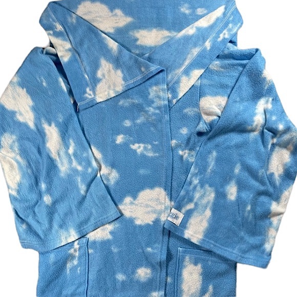 Snuggie blanket with arms cloud pattern pockets soft warm huge to wrap up in EUC - Picture 3 of 11